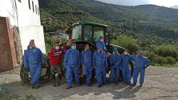 Group of volunteers and town workers who clean and disinfect the streets. Credit: Santiago Galván. Date: March 2020 (last week)