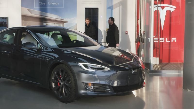 Tesla overcomes plant shutdowns to again build 100,000 cars in quarter