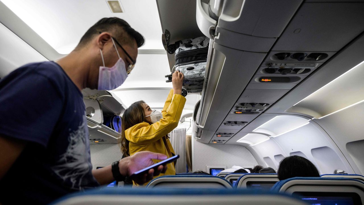 Harvard researchers described wearing masks as a critical part of keeping travelers safe in aircraft cabins, but stopped short of calling for a government mask mandate onboard flights. 
