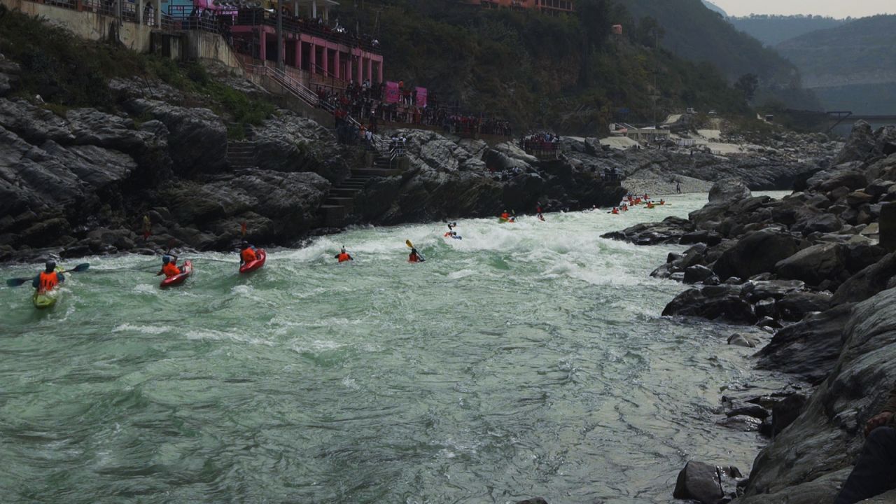 <strong>Dozens of contestants: </strong>The mass boater cross sees up to 60 kayakers simultaneously race to the finish line.
