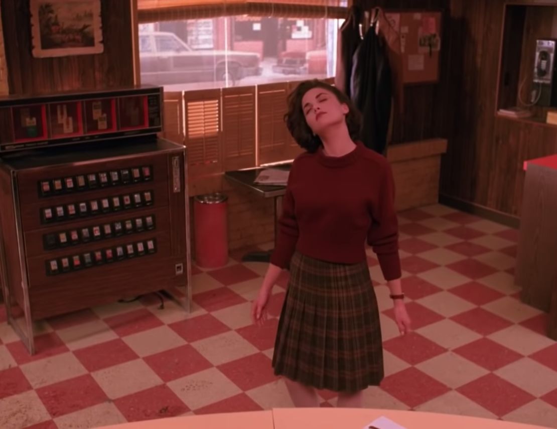 Audrey (Sherilyn Fenn) performs her infamous solo dance at the Double R diner 
