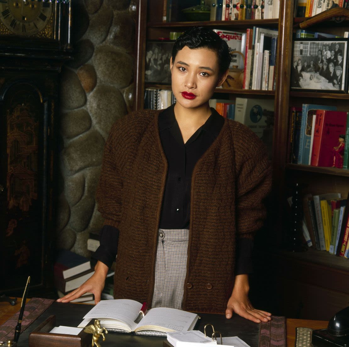 Joan Chen como Josie Packard, viuda y heredera del aserradero en Twin Peaks