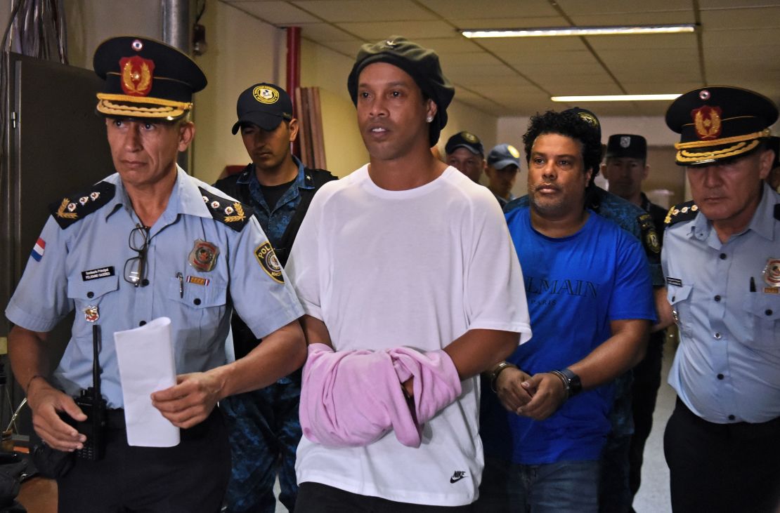 Ronaldinho and his brother Roberto (right) arrive at Asuncion's Justice Palace to appear before a public prosecutor.