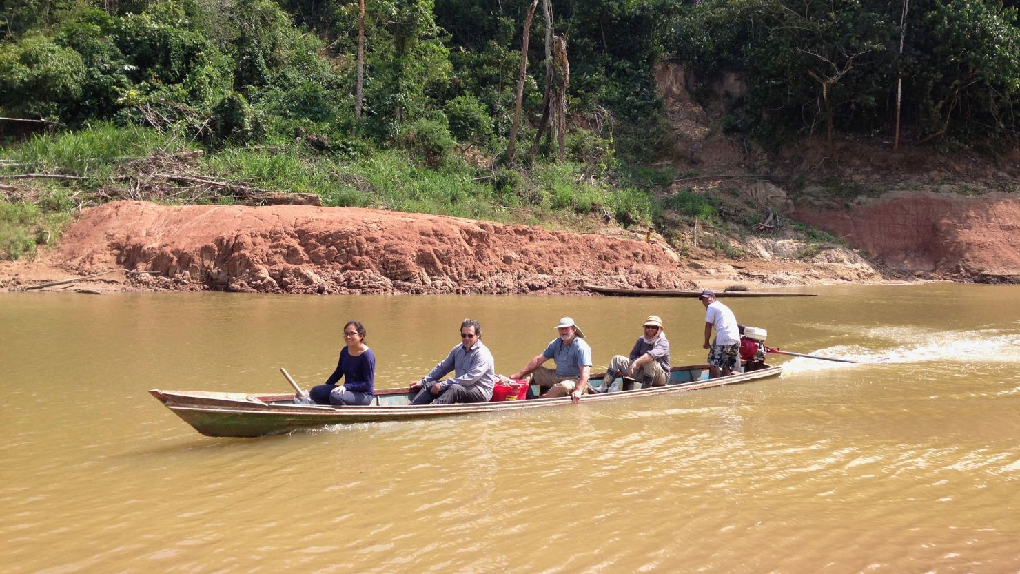 Paleontologists crossing the Rio Yurúa in Amazonian Perú, with the Santa Rosa fossil site in the background. [Credit: Dorien de Vries]