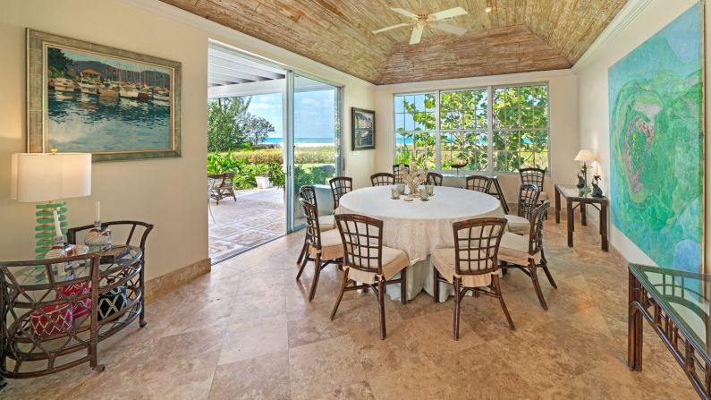 <strong>Private beach frontage:</strong> There are 180 feet of private white sands at the front of the beach house. 