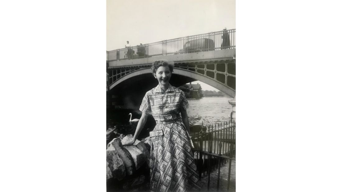 <strong>Windsor wedding</strong>: Earlier in the decade, she visited London to attend a wedding, posing by Windsor Bridge.