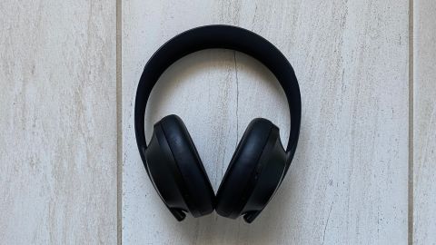 underscored bose noise cancelling headphones 700