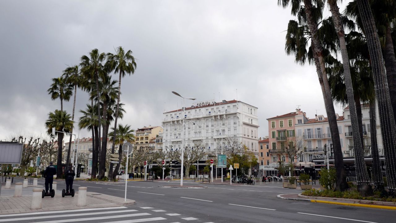 A picture taken on March 25, 2020 shows an empty street in Cannes, south eastern France, as the country is under lockdown to stop the spread of the Covid-19 disease caused by the novel coronavirus. (Photo by VALERY HACHE / AFP) (Photo by VALERY HACHE/AFP via Getty Images)