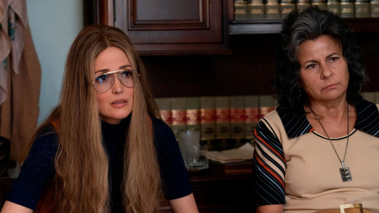 Rose Byrne as Gloria Steinem, Tracey Ullman as Betty Friedan in 'Mrs. America' (Sabrina Lantos/FX)