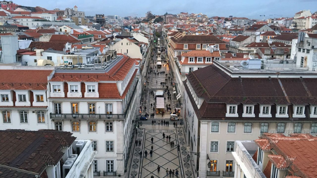 Walking along the streets of Lisbon 