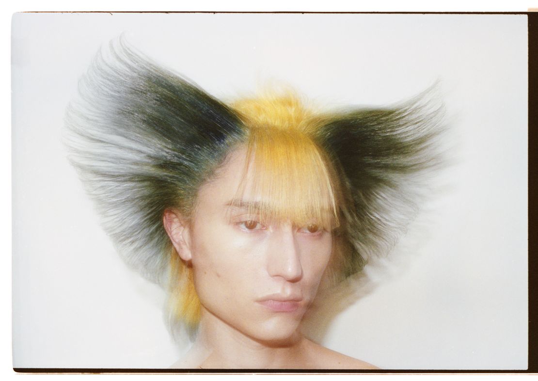 Photo from the book "Personas 111" by Tomihiro Kono, with makeup by Chiho Omae.