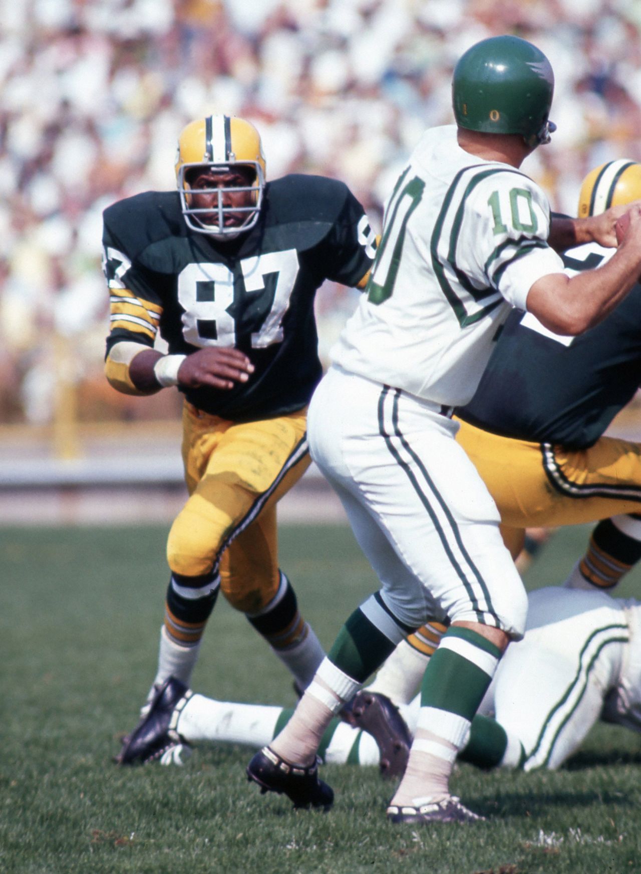 NFL Hall of Famer <a href="https://www.cnn.com/2020/04/15/us/willie-davis-death-obit-trnd/index.html" target="_blank">Willie Davis</a> died April 15 at the age of 85, according to the Green Bay Packers. The defensive end, who in 1965 became the first black captain for the Packers, spent 10 years with the team.