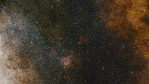 This image shows star clouds towards the center of the Milky Way. 
