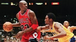 LOS ANGELES, UNITED STATES:  Michael Jordan of the Chicago Bulls (L) eyes the basket as he is guarded by Kobe Bryant of the Los Angeles Lakers during their 01 February game in Los Angeles, CA. Jordan will appear in his 12th NBA All-Star game 08 February while Bryant will make his first All-Star appearance. The Lakers won the game 112-87.  AFP PHOTO/Vince BUCCI (Photo credit should read Vince Bucci/AFP via Getty Images)