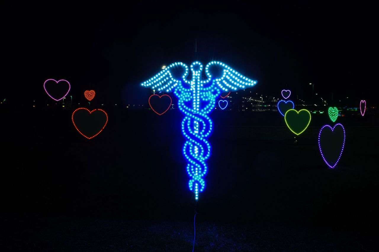 The airport turned the attraction into a tribute to those on the front lines of the pandemic.
