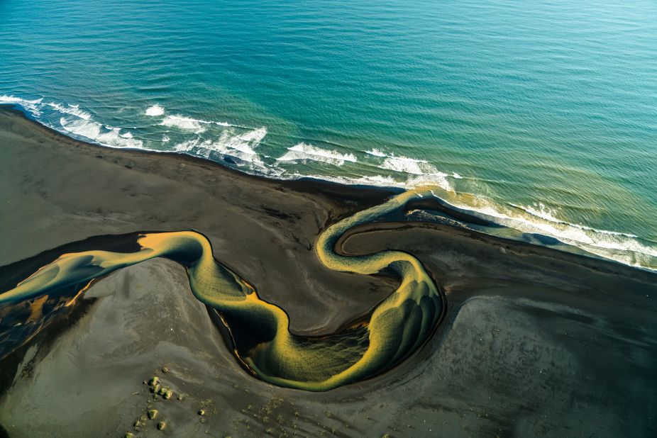 When Burkard's pilot, Haraldur Diego, began telling him about the uncertain future of Iceland's rivers due to an increasing number of hydropower plants in the country, Burkard's work took an environmental turn.