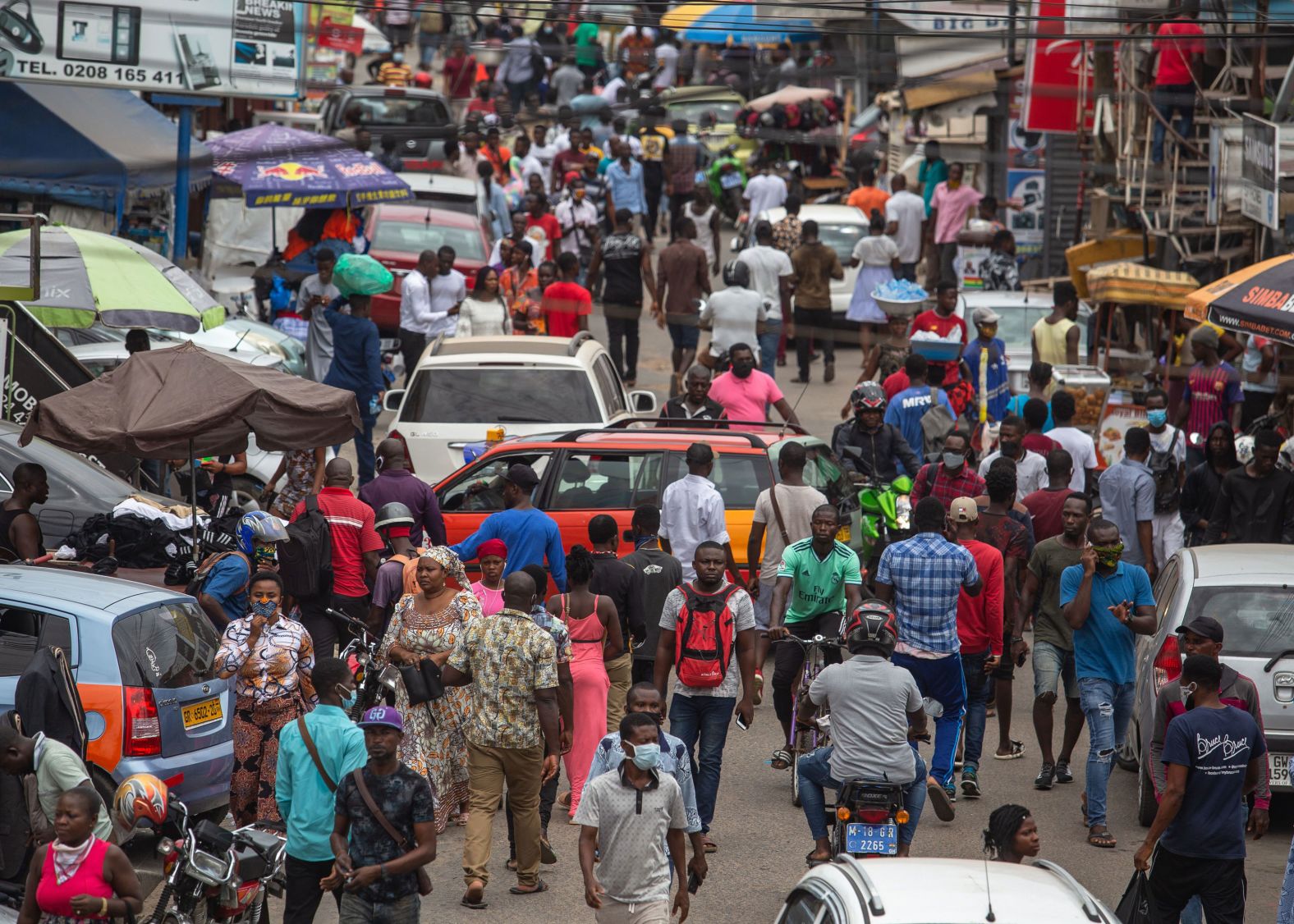 People crowd Kwame Nkrumah Circle in Accra, Ghana, on April 20 after the <a  target="_blank">end of a three-week partial lockdown.</a>