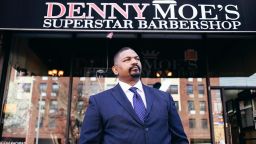 02 Denny Moe's Superstar Barbershop