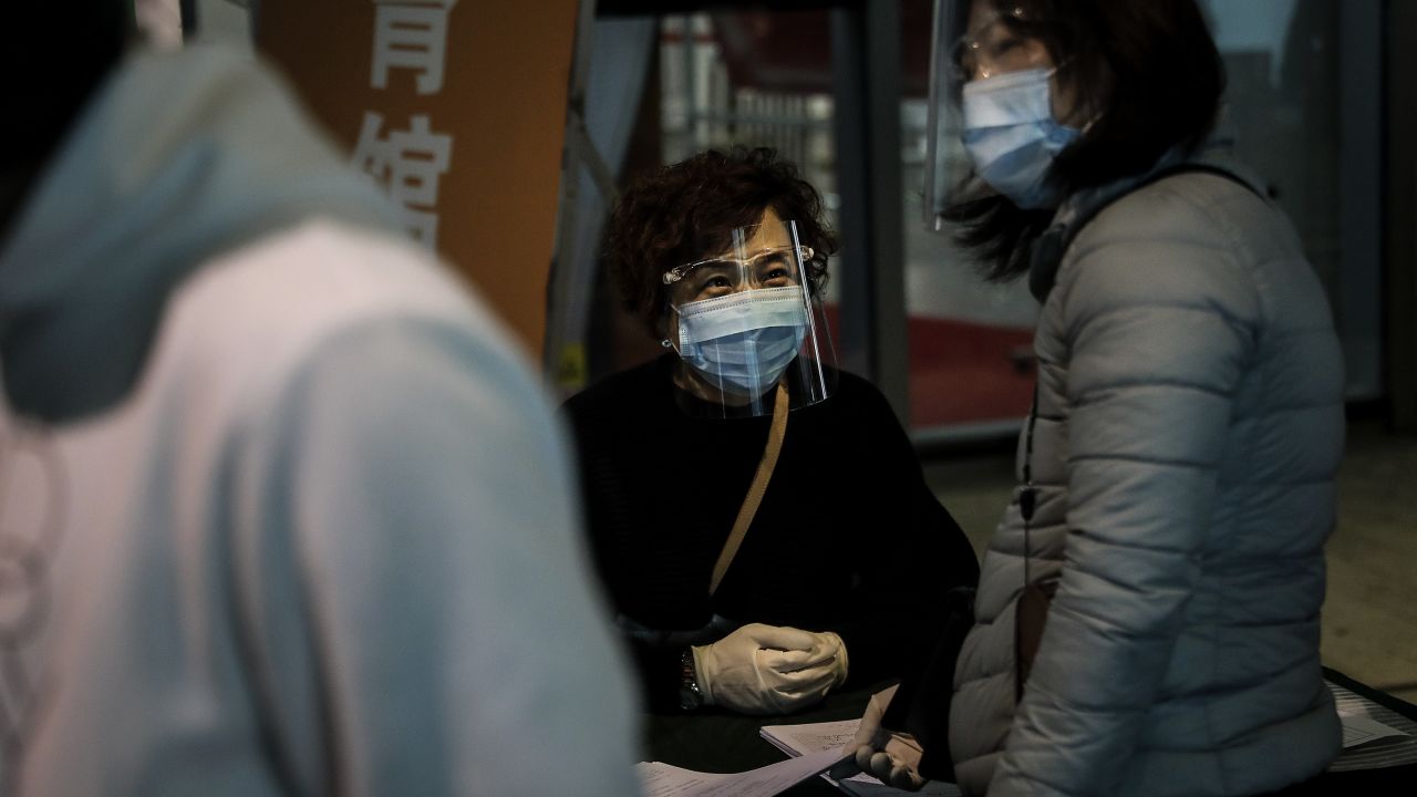A staff member from a company communicates with the job applicant at an on-site job fair on April 21 in Wuhan, Hubei province.