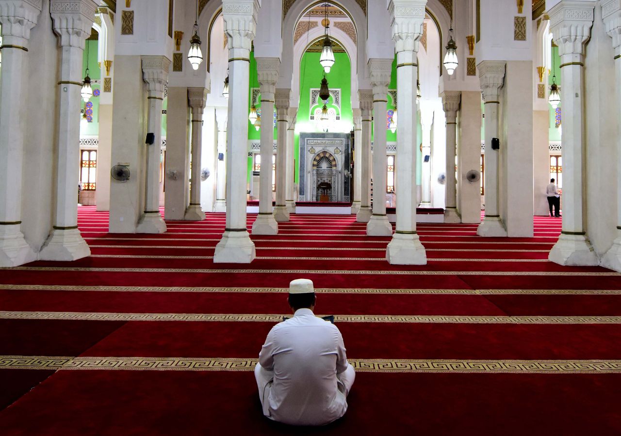 An Iraqi Sunni cleric of Sheikh Hameed reads the Quran at the Umm Al-Tabool Mosque in Baghdad, Iraq.
