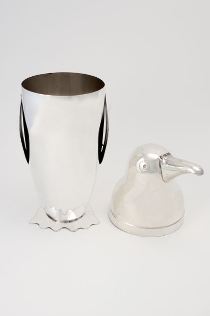 This penguin-shaped cocktail shaker "is rare to find and is in great condition," said the sale's curator and vintage accessories collector Alan Bedwell. "The estimated price is around $2,000 to $4,000, (but I) wouldn't be surprised if it went up to $6,000."
