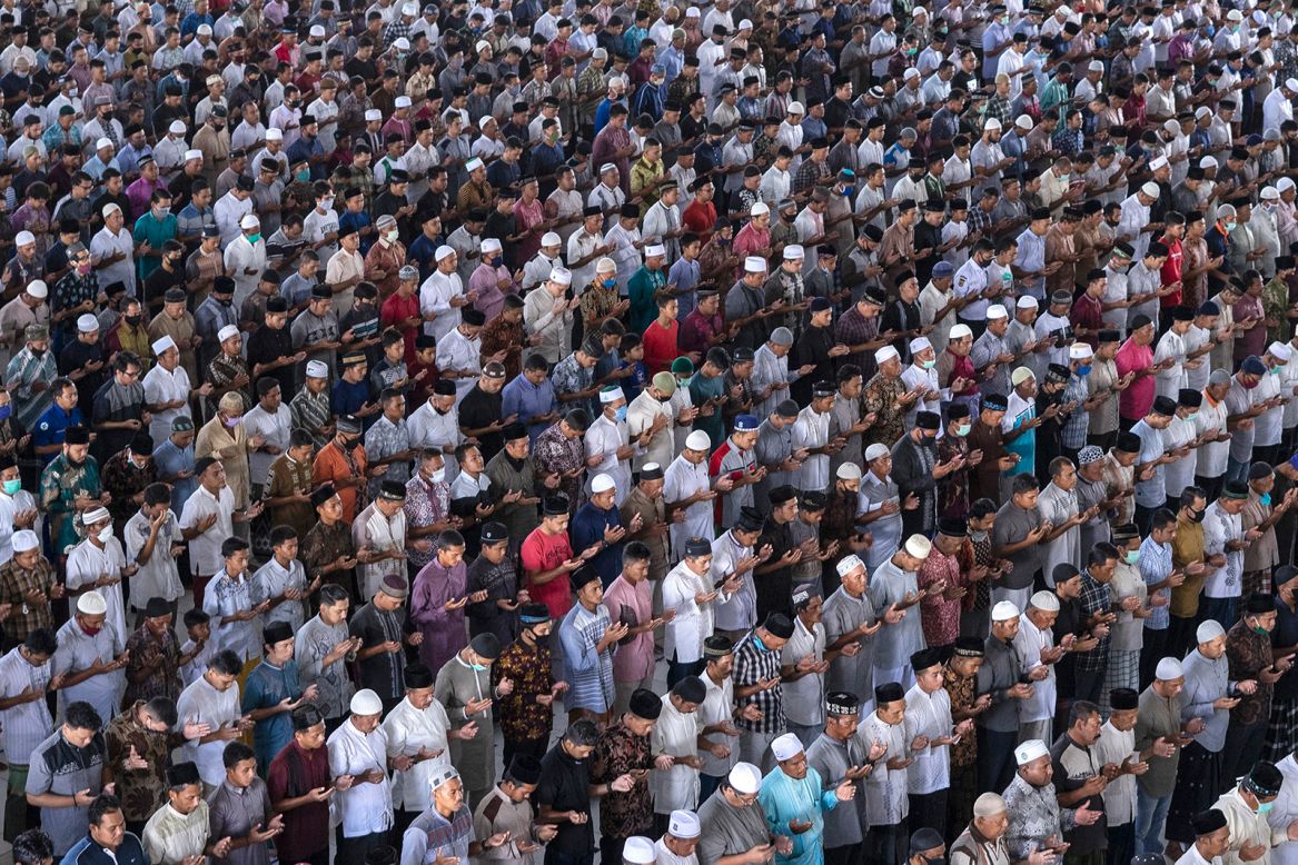 Muslim men attend Friday prayers at a mosque in Lhokseumawe, Indonesia, on April 24. The Muslim holy month of Ramadan has begun, and <a href="http://www.cnn.com/2020/04/23/world/gallery/ramadan-2020/index.html" target="_blank">the holiday looks much different than it has in years past.  </a>