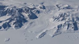 Sử dụng thiết bị laser quan sát Trái đất tiên tiến nhất mà NASA từng bay trong không gian, các nhà khoa học đã thực hiện các phép đo chi tiết về độ cao của các tảng băng ở Greenland và Nam Cực đã thay đổi như thế nào trong 16 năm.