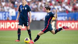 FRISCO, TX - MARCH 11: USA midfielder Megan Rapinoe (#15) scores a goal off of a free kick during the SheBelieves Cup soccer game between the USA and Japan on March 11, 2020, at Toyota Stadium in Frisco, TX. (Photo by Matthew Visinsky/Icon Sportswire) (Icon Sportswire via AP Images)