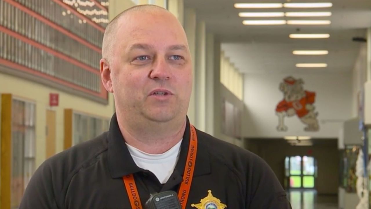 A school resource officer has decided to go to each graduating seniors' home to congratulate them.