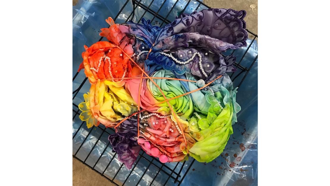 9 Secrets to Successfully Tie-Dyeing your Clothing