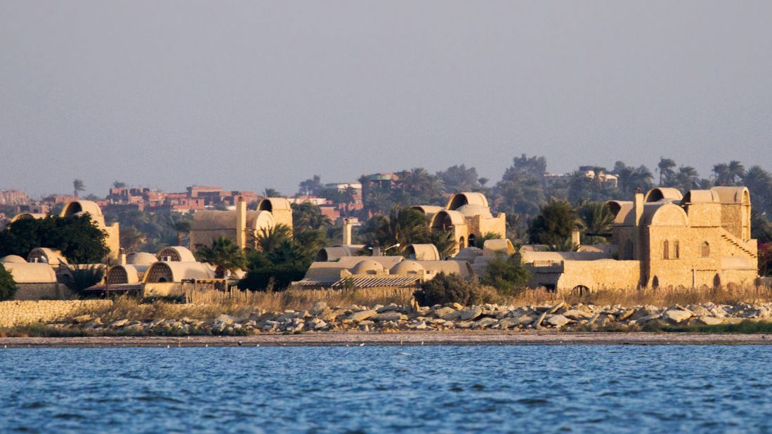 <strong>Tunis Village:</strong> This colorful village overlooking Lake Qarun offers one of the best views in Fayoum.