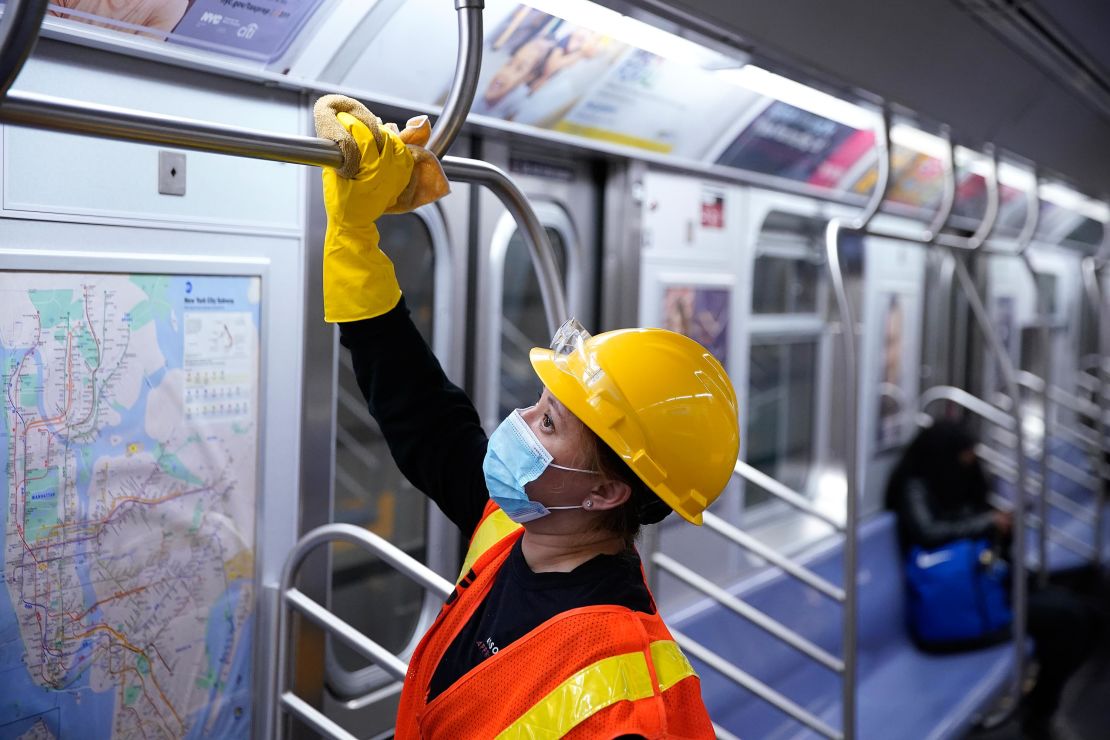 04 new york subway cleaning 0505 RESTRICTED