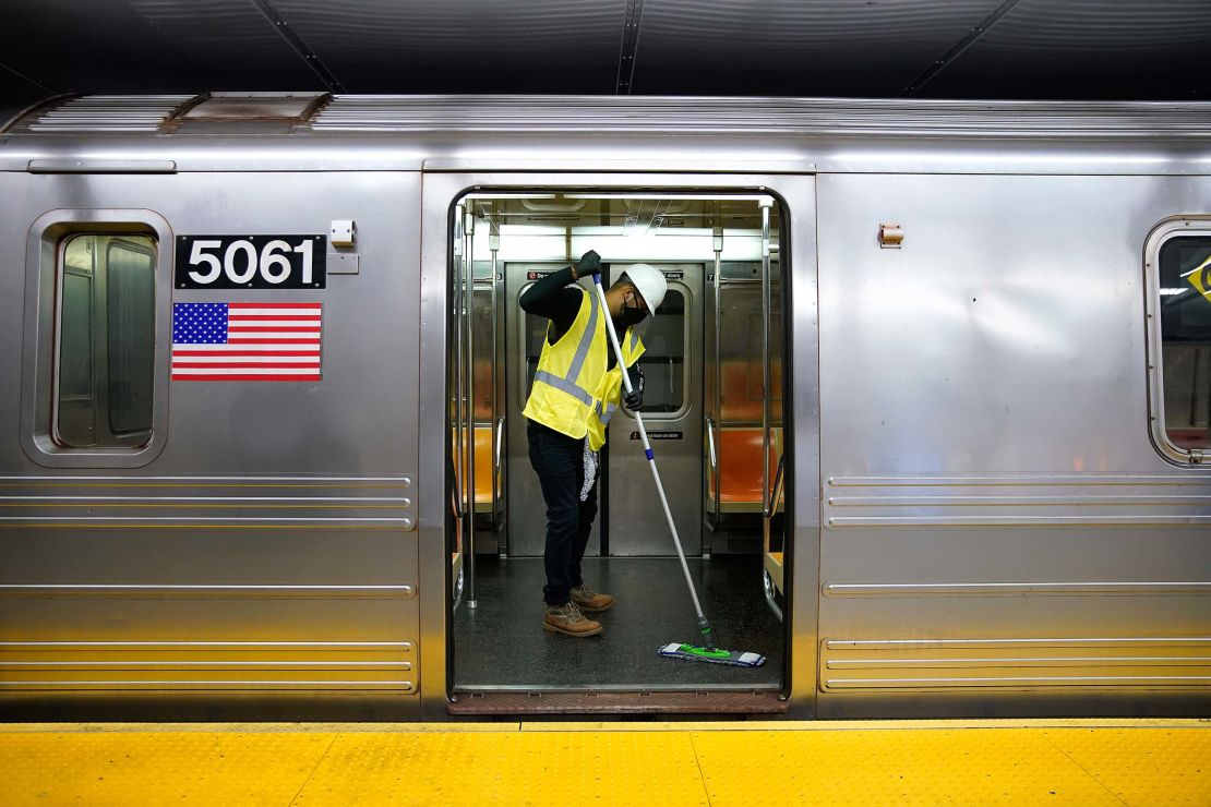 05 new york subway cleaning 0505 RESTRICTED