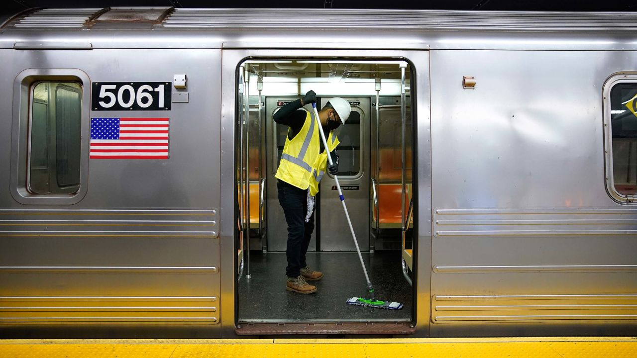 05 new york subway cleaning 0505 RESTRICTED