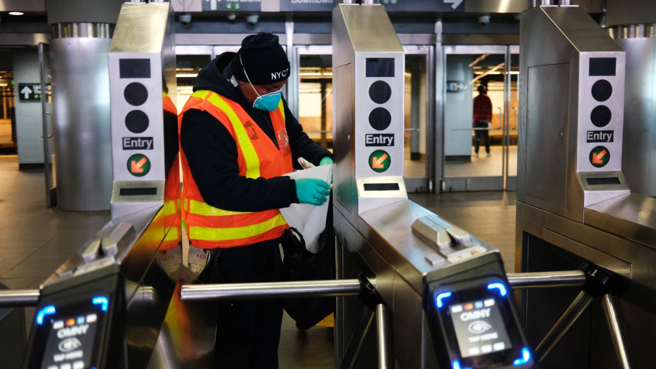 06 new york subway cleaning 0506