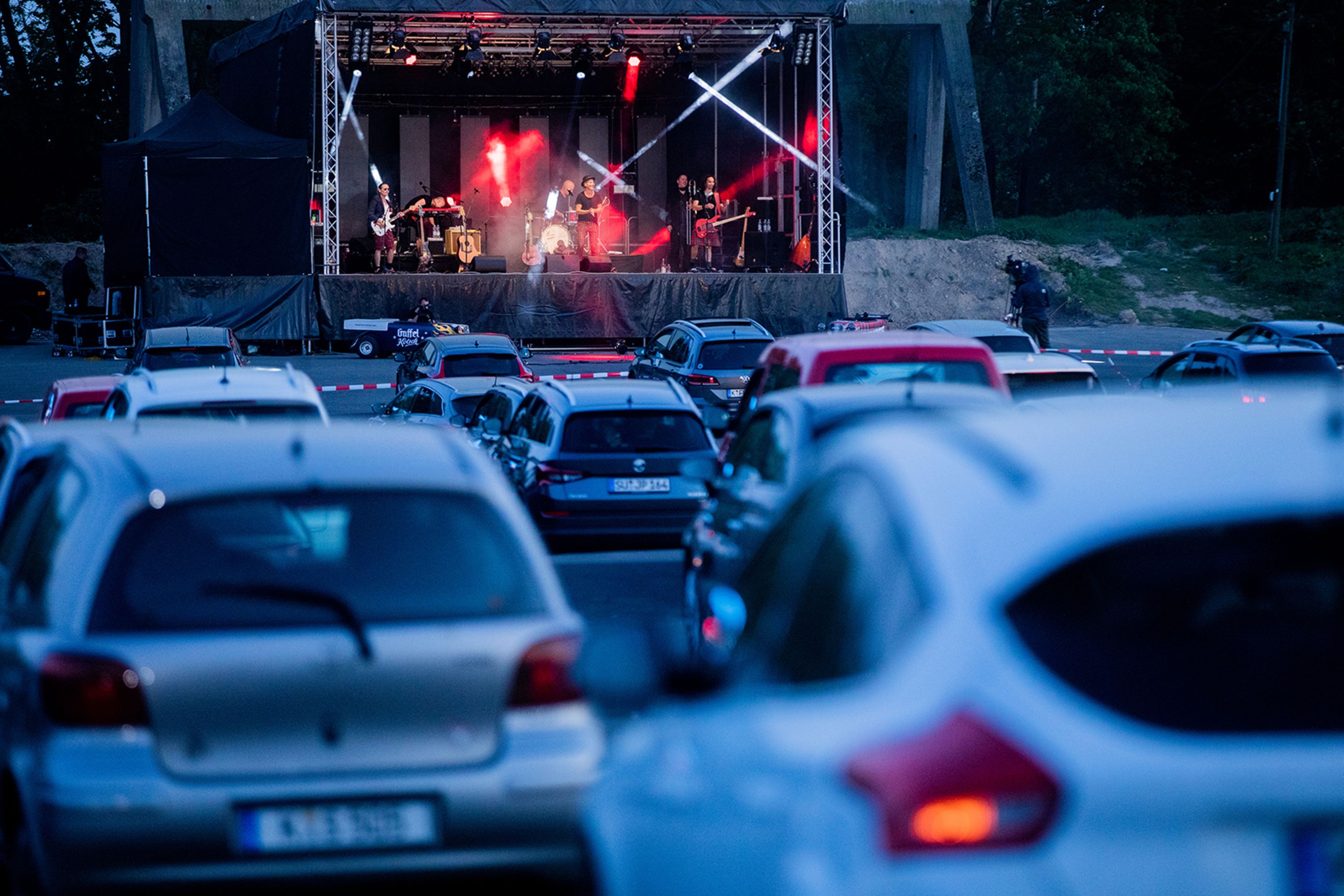 Brings, a local rock band, plays a live concert at a drive-in cinema in Cologne, Germany, on April 17. <a href="index.php?page=&url=https%3A%2F%2Fwww.euronews.com%2F2020%2F04%2F18%2Flet-s-party-people-attend-german-concert-drive-in-cinema-style" target="_blank" target="_blank">According to Euronews,</a> the concert was open to 250 vehicles.