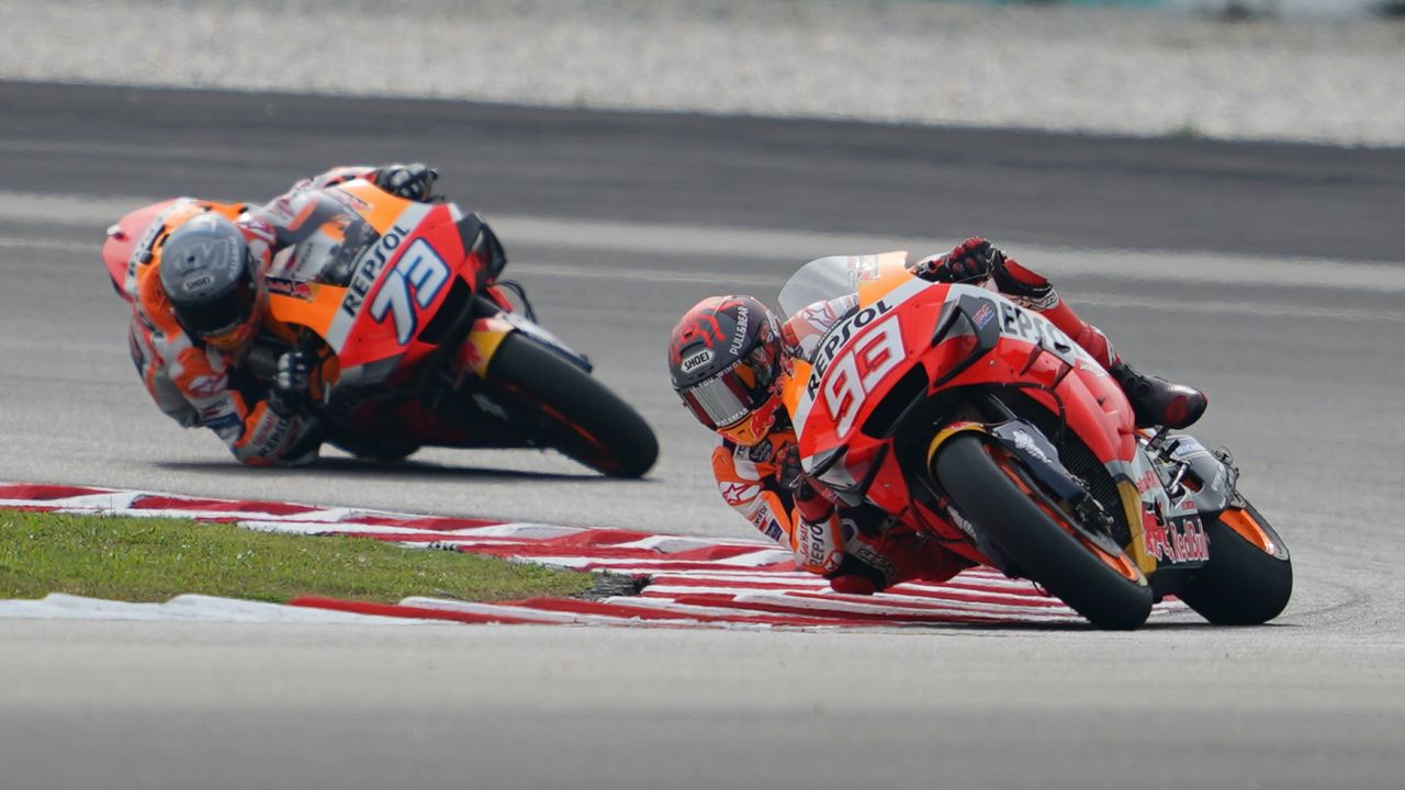Marc (R) and Alex Marquez race at the Sepang 2020 test.