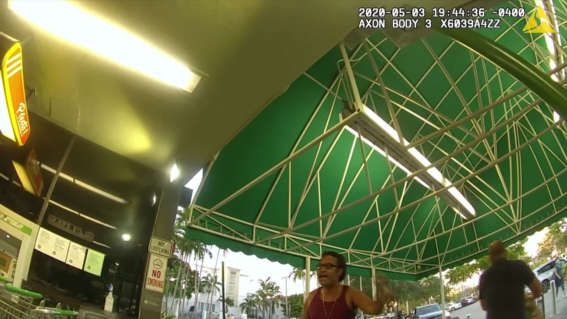 Video: Apple customer in Miami Beach screams about masks