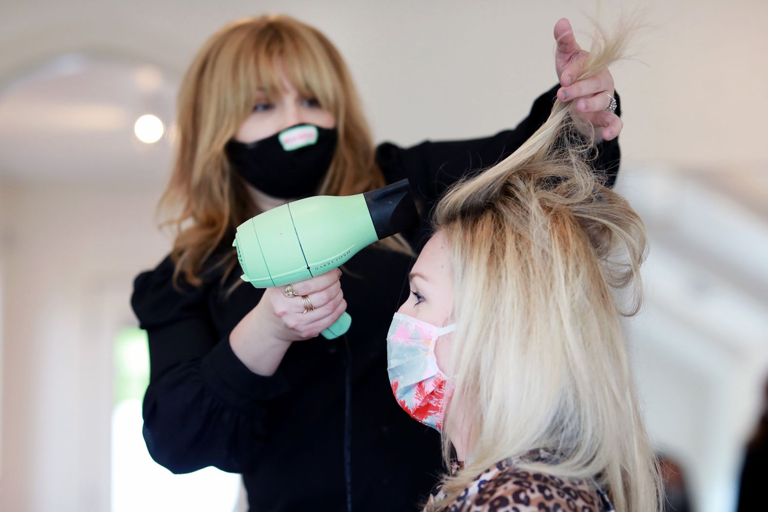 Traci Hancock has her hair cut by stylist Jill Cespedes at Shampoo Salon in Fort Worth, Texas, on May 8. Texas Gov. Greg Abbott announced that hair salons, barber shops and tanning salons were allowed to open.