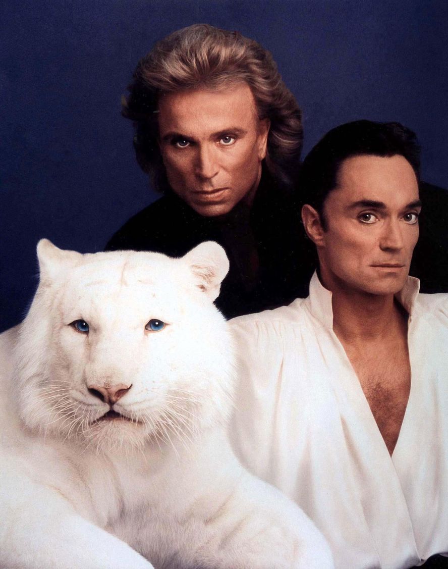 The duo poses with a white tiger in Johannesburg in 1998. 