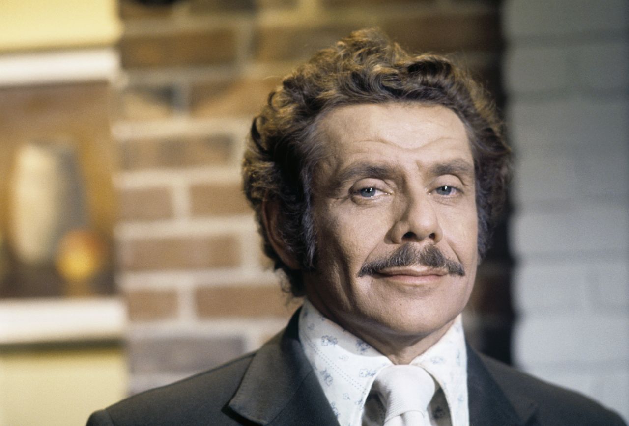 Stiller appears in the sitcom "The Courtship of Eddie's Father" in 1971.