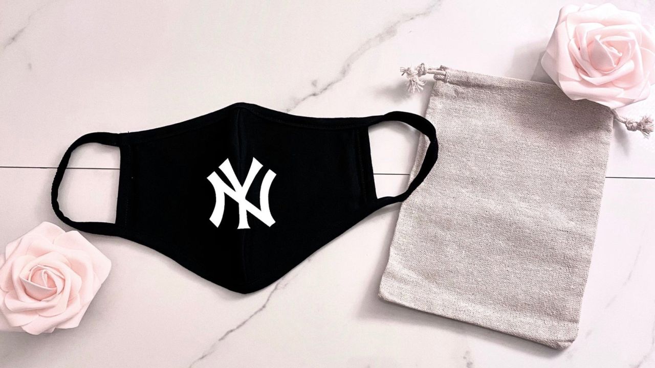Cheriful New York Mask