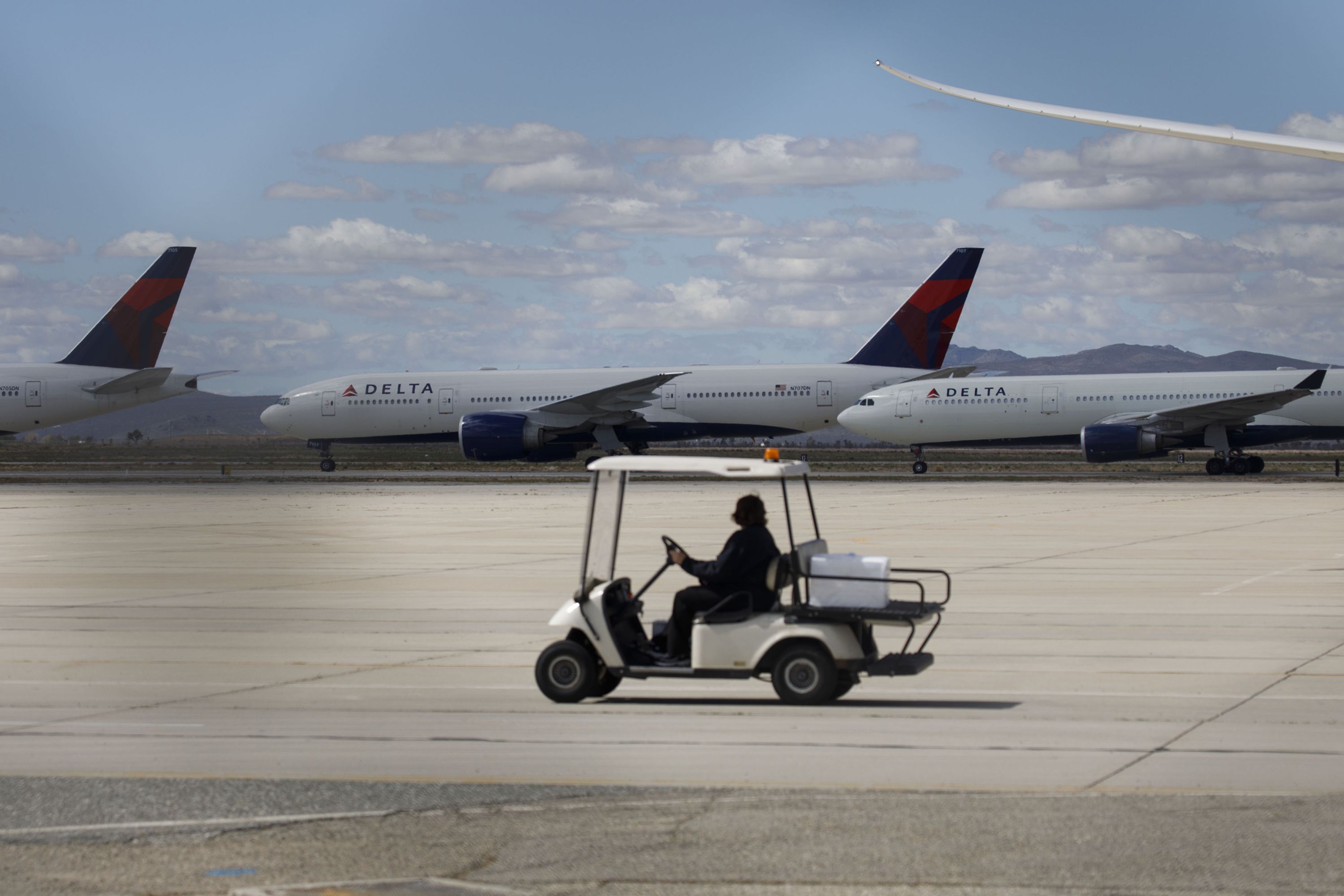 Holiday travel: Delta CEO says no pilot strike during high-demand