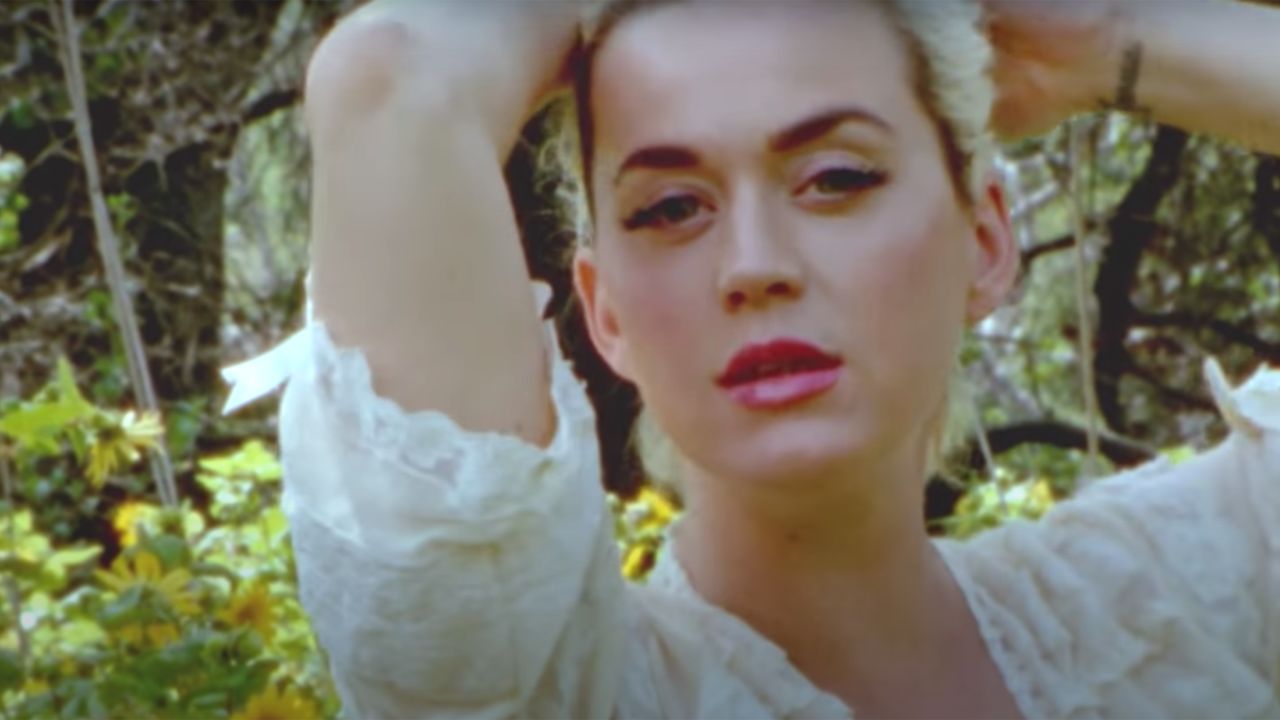 Katy Perry Porn Vids - Katy Perry reveals her nude baby bump in new 'Daisies' video | CNN