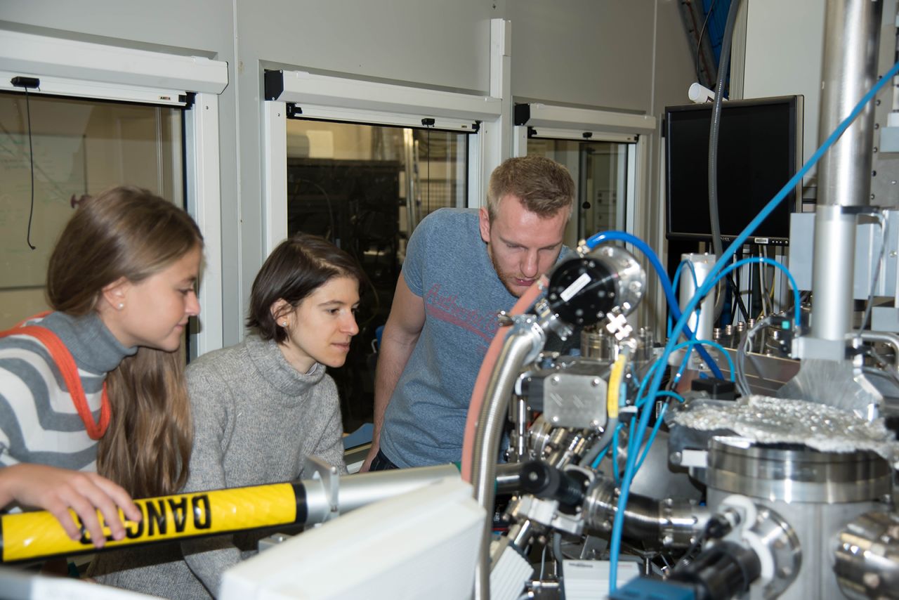From left to right, researchers Annalisa Chieli (University of Perugia, Italy), Letizia Monico (CNR, Italy) and Gert Nuys (Univeristy of Antwerp, Belgium) measured cadmium yellow microflakes of "The Scream" at the European Synchrotron in France.