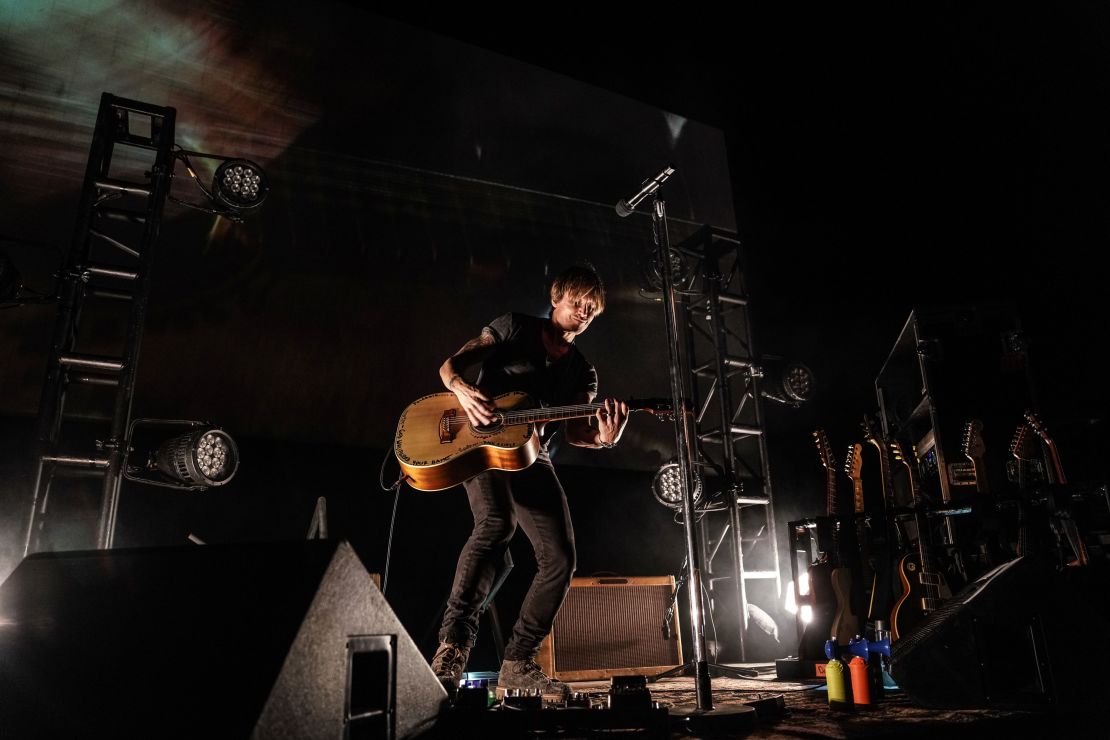 Keith Urban took to a stage on May 14 to perform for first responders at the Stardust Drive-In Movie Theater, about 40 miles east of Nashville, Tennessee.