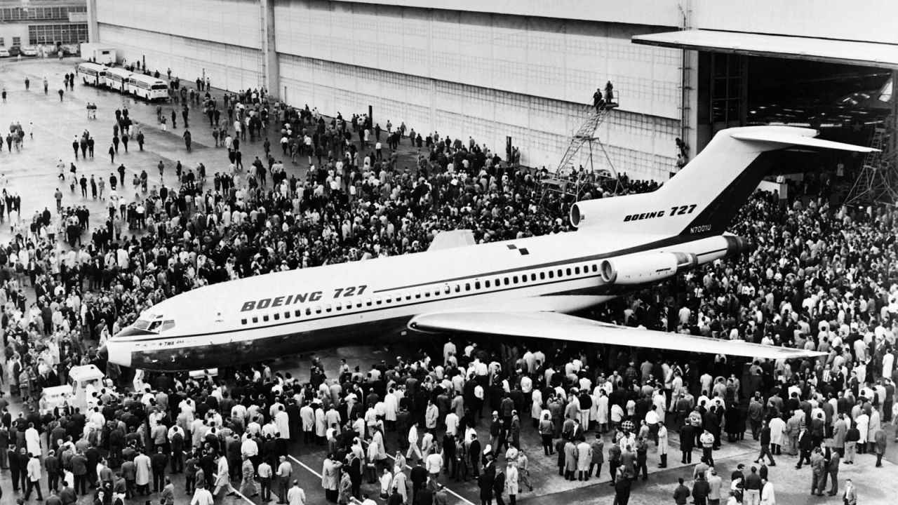 <strong>5. Boeing 727: </strong>People gather for the first view of the new Boeing 727 jet airliner, developed for the short-to-medium haul market, in December 1962 in Seattle, Washington. 