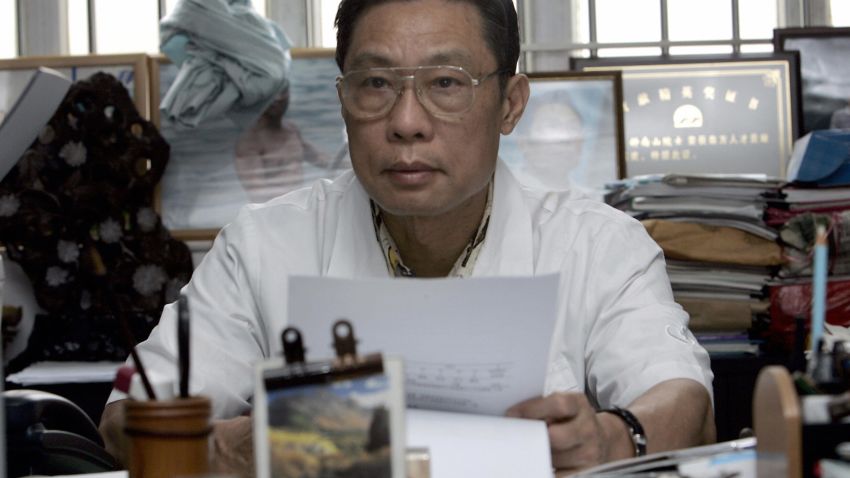 GUANGZHOU, CHINA:  China's top Severe Acute Respiratory Syndrome (SARS) expert Zhong Nanshan, in his office at the Guangzhou Institute of Respiratory Diseases 10 June 2005, in Guangzhou, southern China's Guangdong province.                     AFP PHOTO/GOH CHAI HIN  (Photo credit should read GOH CHAI HIN/AFP via Getty Images)