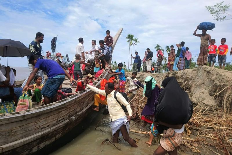 Cyclone Amphan Hits India And Bangladesh | CNN