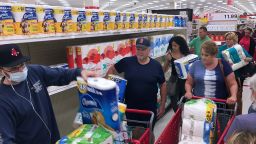 ORLANDO, UNITED STATES - MARCH 19, 2020: Customers rush to purchase toilet paper at a Target store during the panic shopping. People stock up on food and personal hygiene products in response to the coronavirus (COVID-19) pandemic.- PHOTOGRAPH BY Paul Hennessy / Echoes Wire/ Barcroft Studios / Future Publishing (Photo credit should read Paul Hennessy / Echoes Wire/Barcroft Media via Getty Images)